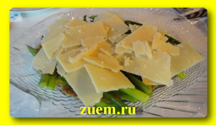 САЛАТ ИЗ СПАРЖИ С СЫРНОЙ СТРУЖКОЙ