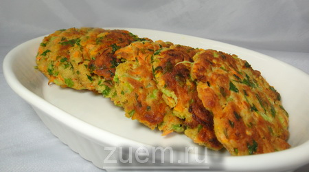 ОЛАДЬИ ИЗ МОРКОВИ И СЕЛЬДЕРЕЯ