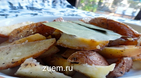 КАРТОФЕЛЬ ЗАПЕЧЕННЫЙ С ЧЕСНОКОМ И СПЕЦИЯМИ